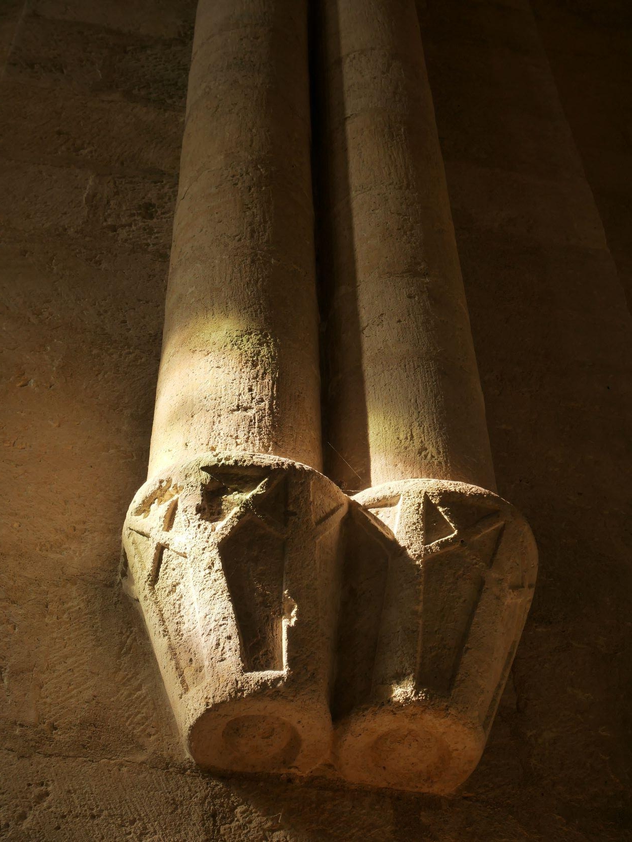 Colonnes dans l'église